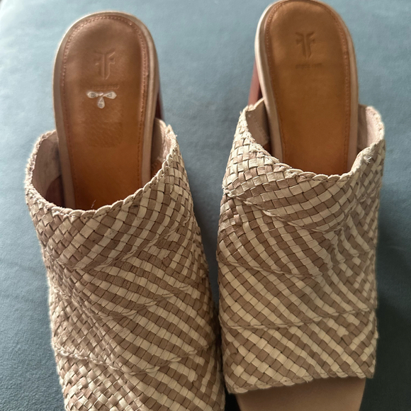 Frye Platform Sandals - Picture 1 of 4